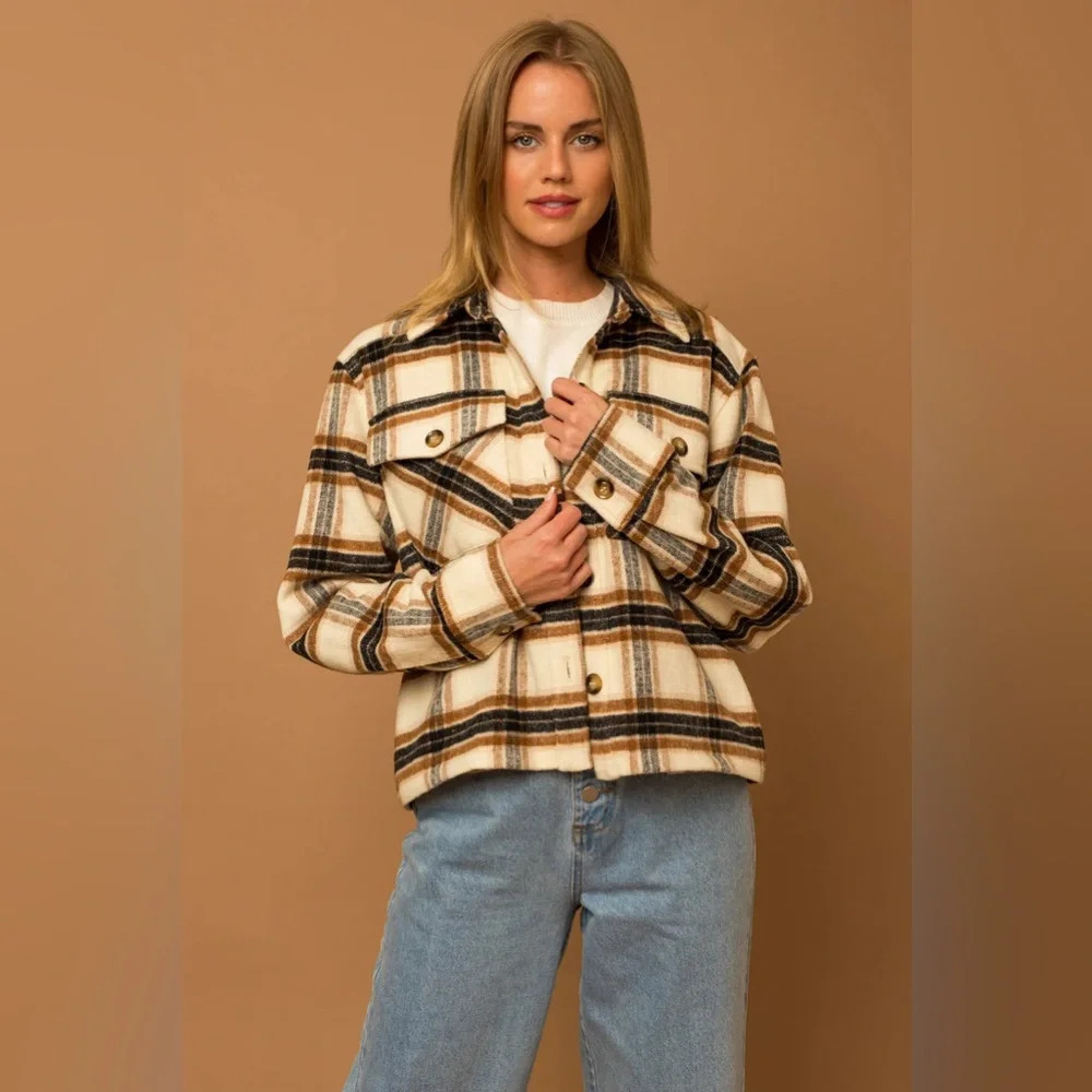 NWT-Plaid Flannel Pocket Detail Short Shacket w/ pockets